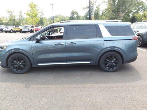 2022 Kia Carnival SX