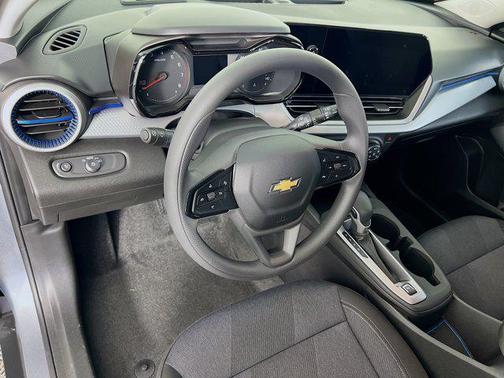 2025 Chevrolet Trax LS
