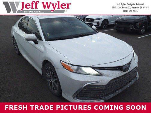2022 Toyota Camry Hybrid XLE