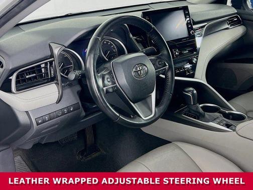 2022 Toyota Camry Hybrid XLE