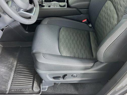 2025 Nissan Pathfinder SV 4WD