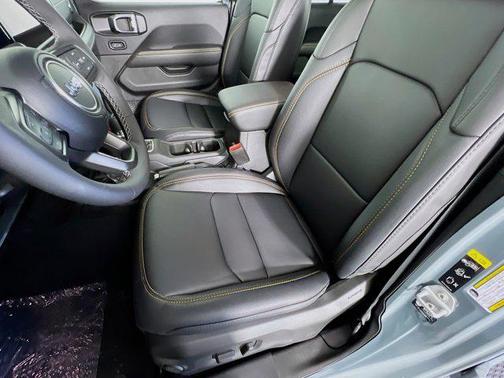 2025 Jeep Gladiator High Tide