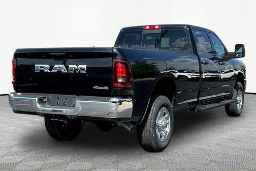Diamond Black Crystal Pearlcoat 2026 RAM 2500 Tradesman Crew Cab 4x4 8' Box