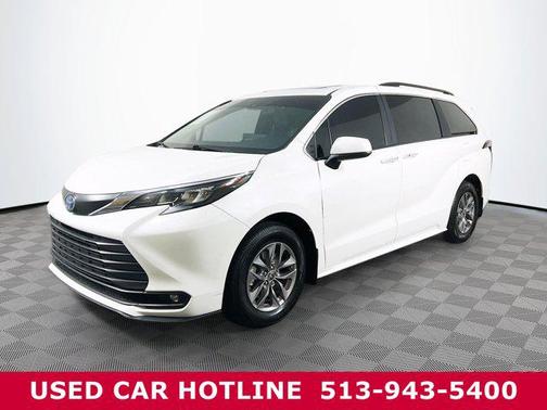 2025 Toyota Sienna XLE 8 Passenger