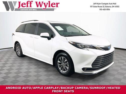 2025 Toyota Sienna XLE 8 Passenger