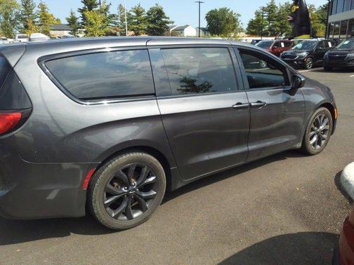 2018 Chrysler Pacifica Touring Plus
