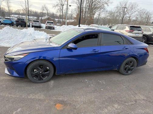 2023 Hyundai ELANTRA SEL