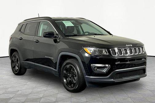 Diamond Black Crystal Pearlcoat 2019 Jeep Compass Latitude