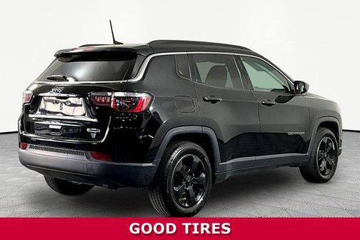 Diamond Black Crystal Pearlcoat 2019 Jeep Compass Latitude