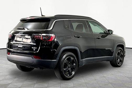 Diamond Black Crystal Pearlcoat 2019 Jeep Compass Latitude