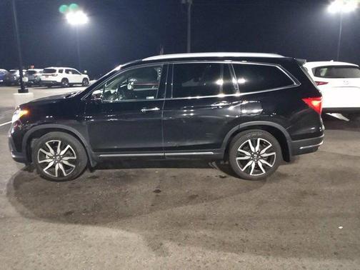 2022 Honda Pilot Touring 8-Passenger