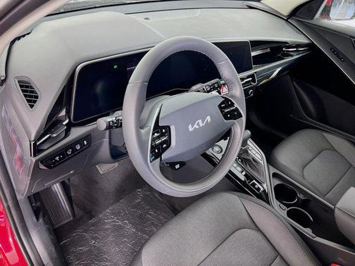 2025 Kia Niro SX