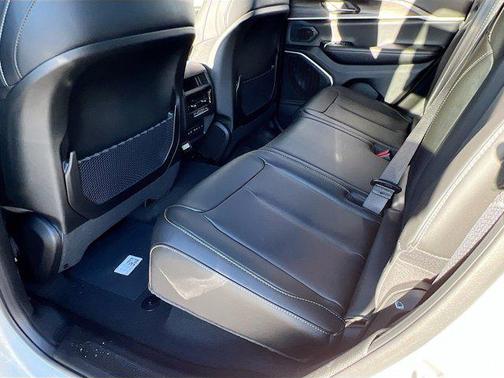 Bright White Clearcoat 2026 Jeep Grand Cherokee Limited