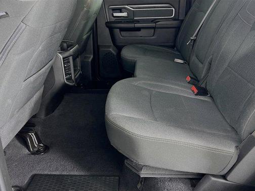 2022 RAM 3500 Big Horn Crew Cab 4x4 8' Box