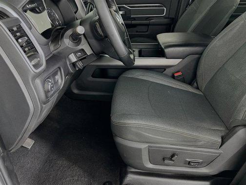 2022 RAM 3500 Big Horn Crew Cab 4x4 8' Box