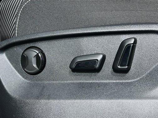 2024 Volkswagen Atlas Cross Sport 2.0T SE w/Technology 4MOTION