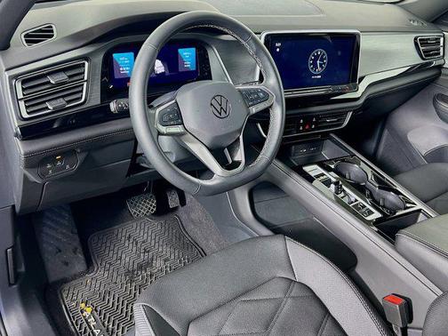 2024 Volkswagen Atlas Cross Sport 2.0T SE w/Technology 4MOTION