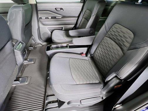 2025 Nissan Pathfinder SV 4WD