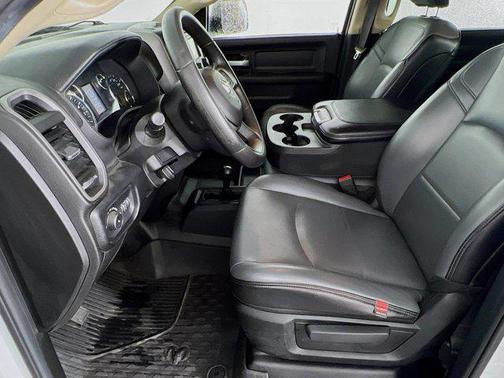 2019 RAM 2500 Tradesman Crew Cab 4x4 6'4' Box