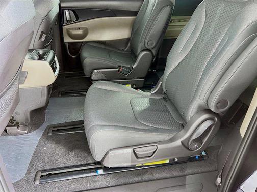 2026 Kia Carnival LX