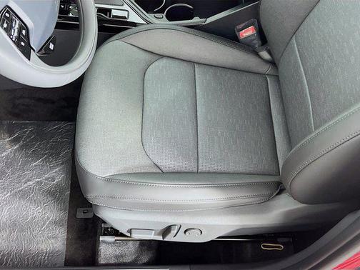 2025 Kia Niro SX