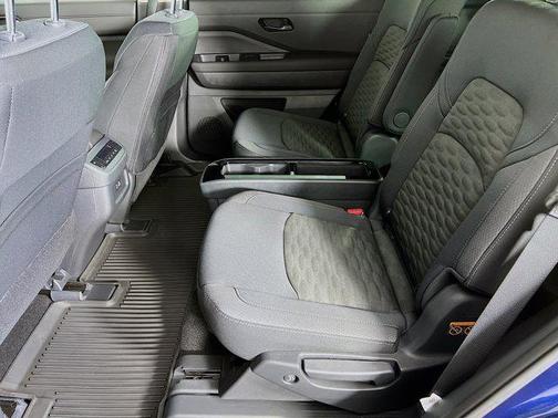 2025 Nissan Pathfinder SV 4WD