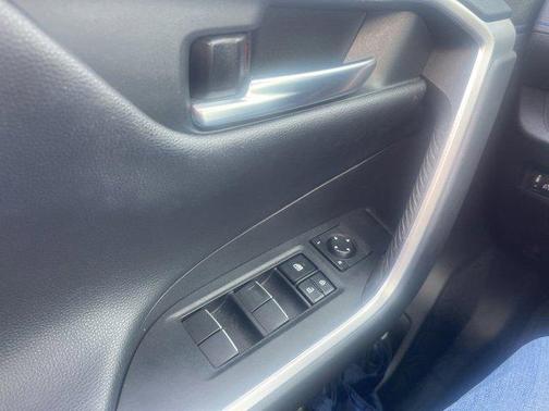 2019 Toyota RAV4 Hybrid SE