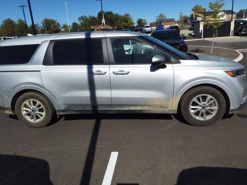 2023 Kia Carnival LX