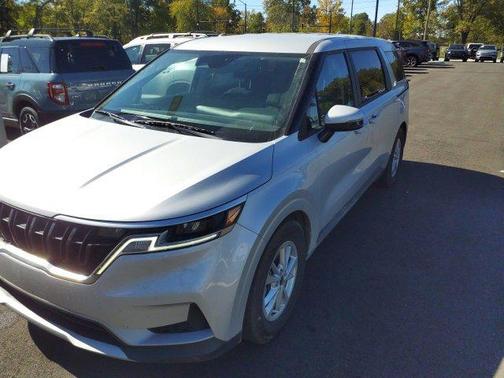 2023 Kia Carnival LX
