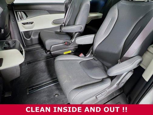 2023 Kia Carnival LX