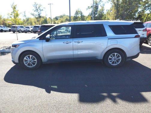 2023 Kia Carnival LX