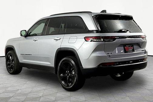 Silver Zynith 2025 Jeep Grand Cherokee Limited