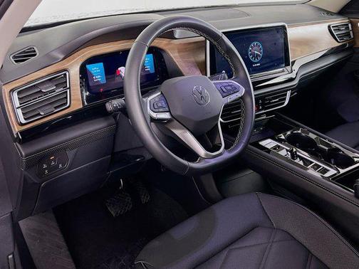 2025 Volkswagen Atlas 2.0T SE w/Technology 4MOTION