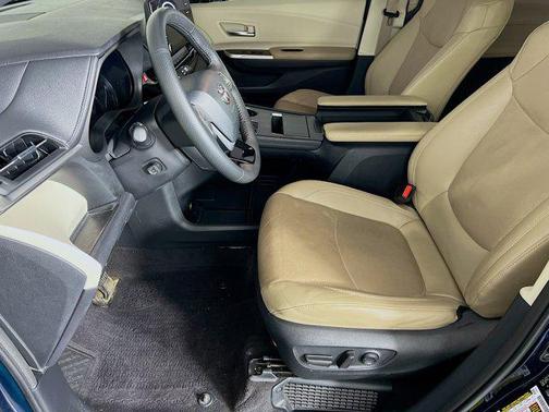 2023 Toyota Sienna Limited