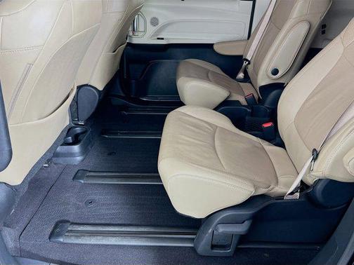 2023 Toyota Sienna Limited