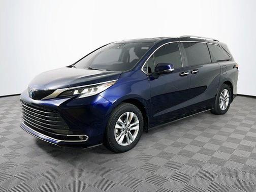 2023 Toyota Sienna Limited