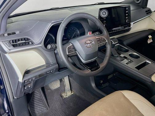 2023 Toyota Sienna Limited