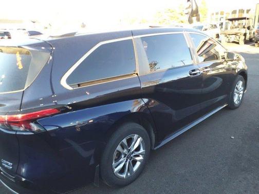 2023 Toyota Sienna Limited