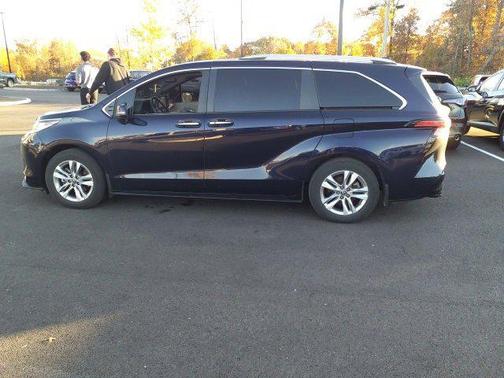 2023 Toyota Sienna Limited