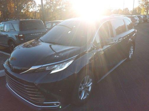 2023 Toyota Sienna Limited