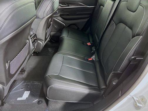 2025 Jeep Grand Cherokee Overland