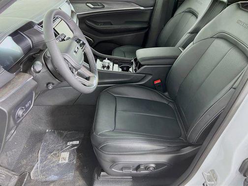 2025 Jeep Grand Cherokee Overland