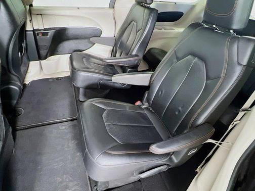 2018 Chrysler Pacifica Touring-L
