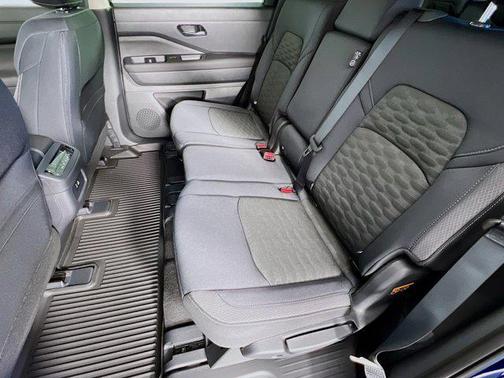2025 Nissan Pathfinder SV 4WD