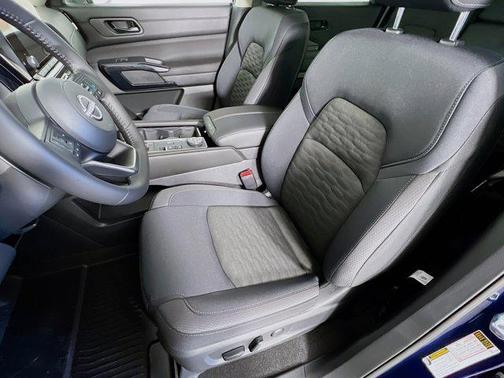 2025 Nissan Pathfinder SV 4WD
