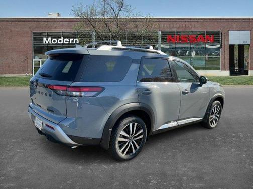 2025 Nissan Pathfinder Platinum
