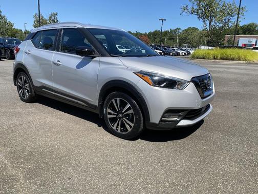 2020 Nissan Kicks SR