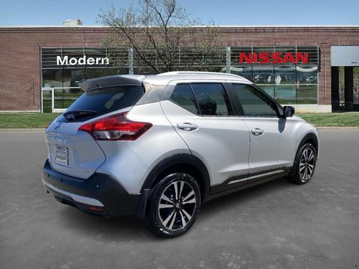 2020 Nissan Kicks SR