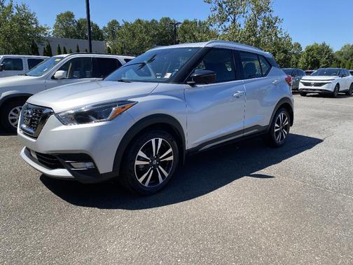 2020 Nissan Kicks SR