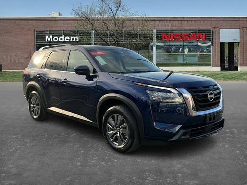 2024 Nissan Pathfinder SV